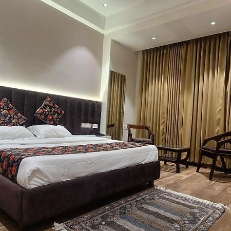 Hotel Alpine Plaza Shahpur  Ngoại thất bức ảnh