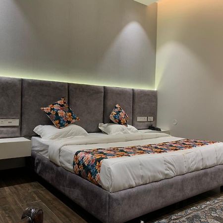 Hotel Alpine Plaza Shahpur  Ngoại thất bức ảnh