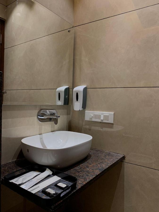 Hotel Alpine Plaza Shahpur  Ngoại thất bức ảnh