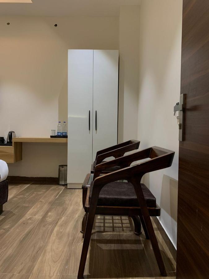 Hotel Alpine Plaza Shahpur  Ngoại thất bức ảnh